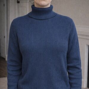 GAP Women's Navy Turtleneck Sweater